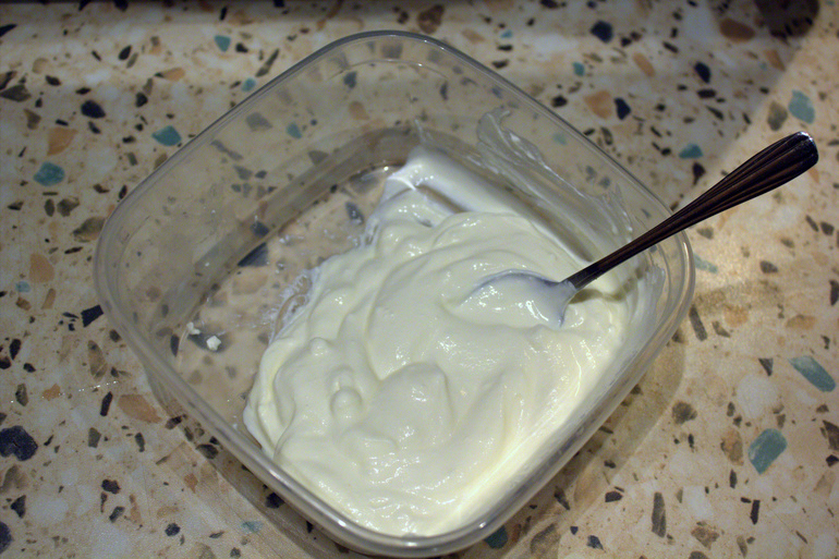 Блинные мини-тортики с сёмгой.