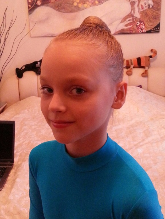 Наша первая медаль в танцевальном конкурсе.