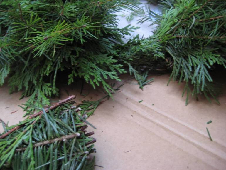 Новогодний хвойный венок