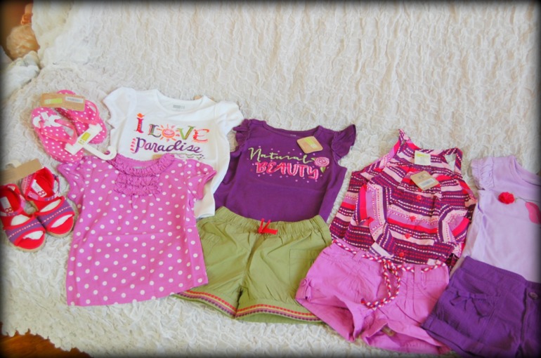 Это болезнь или ребенок одет на год вперёд)))))