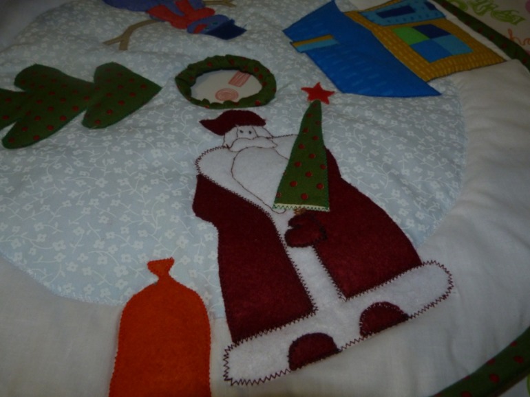 Под елочку!!