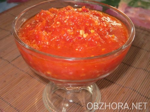 Ооо эта аджика... 11 часов вечера, а я сейчас как ненормальная с этой аджикой ношусь от холодильника до телика и обратно</div></div> <div tabindex=