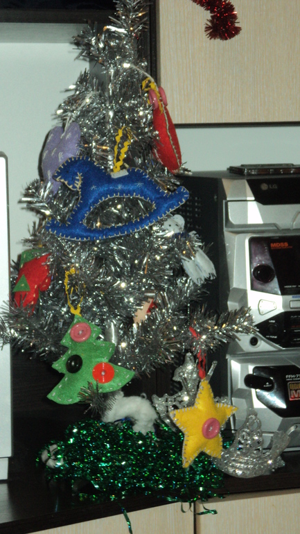 Новогодние игрушки из фетра быстрого приготовления