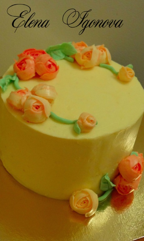 Маааленький тортик и капкейки.