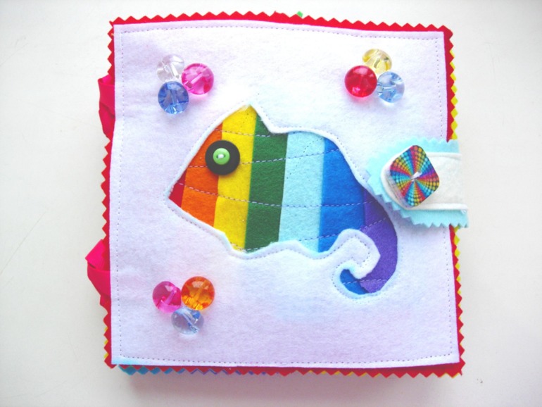 Книжечка из фетра. Цвета радуги.