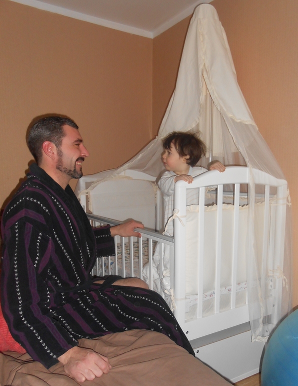 Пробуем переселить на ночь в свою кроватку