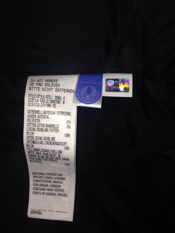 Продам пуховик Canada Goose Mystique parka, оригинал. Продаю пуховик Canada Goose Mystique parka.  Модель 2013 года. Размер М (указан на этикетке производителя), реальный размер ближе к L (46-48).  Пуховик покупали в официальном магазине в Канаде, но ошиблись размером.  Куртка очень теплая, позволяет комфортно себя чувствовать при температуре до -30.На капюшоне мех кайота. Манжеты с плотной резинкой,  2 внутренних  кармана.  Рекомендую посмотреть официальный сайт canada goose, а также видео на youtube с canada goose mystique parka.