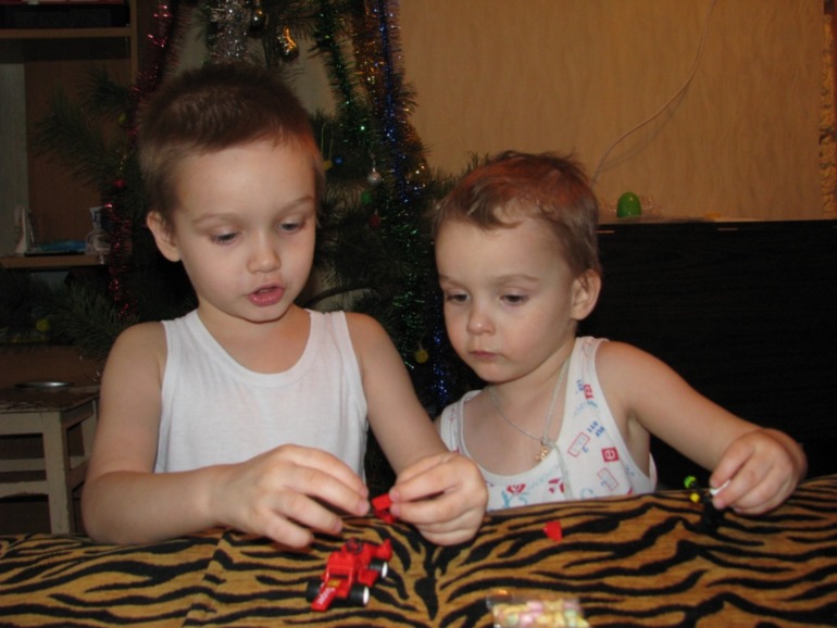 Спасибо Феям! Детки получили конфетки утром 1 января)))