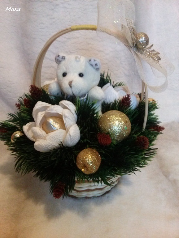 Вторая топотушка и корзиночка для дочи друга семьи!