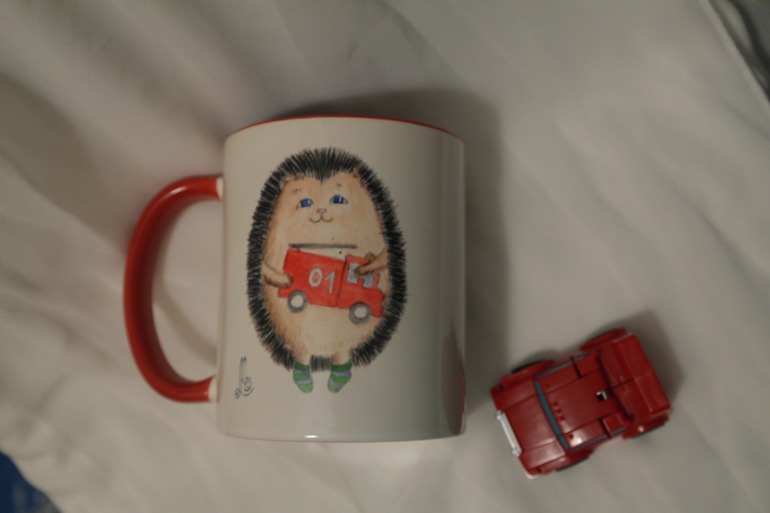 Ежиное семейство на кружках