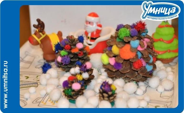 Делаем елки из шишек