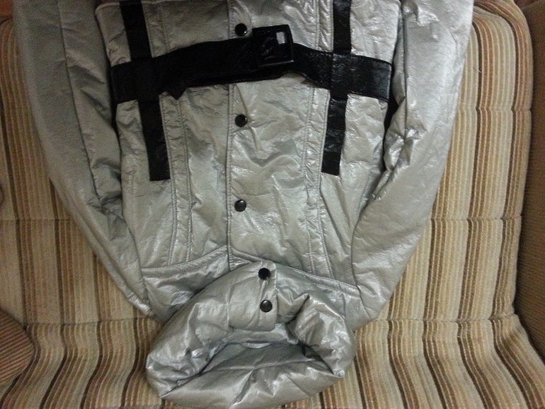Новая куртка подростковая 44 размер. 300 руб.