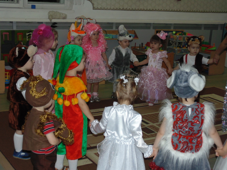 А у нас сегодня в саду , Новогодний утренник !!! ))) ... и любимая наша - Кукла Милаша )))