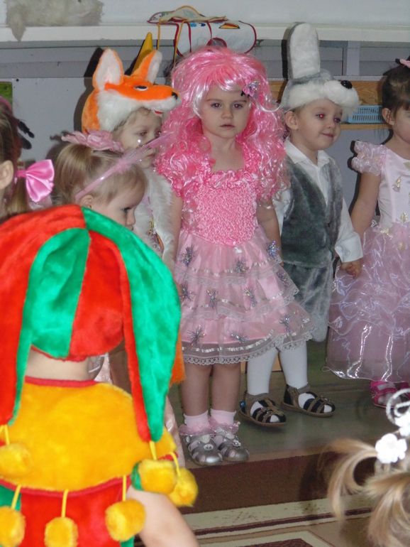 А у нас сегодня в саду , Новогодний утренник !!! ))) ... и любимая наша - Кукла Милаша )))