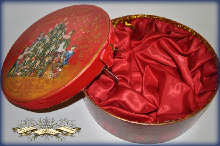 Комплект и грушек на елку "Винтажное детство в Рождество"