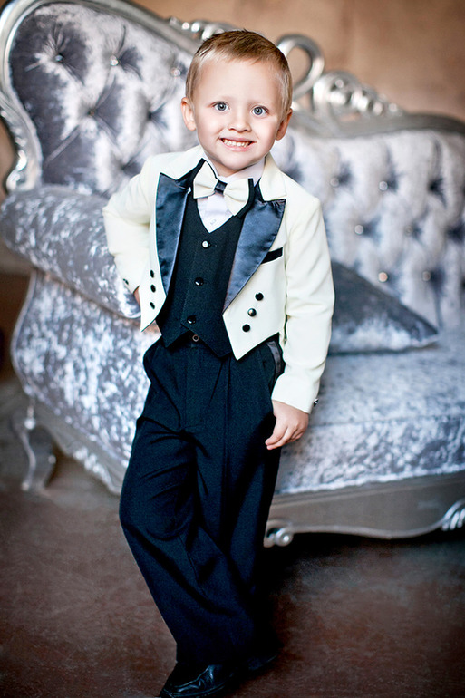 Куплю торжественный костюм д/м 110 рост.