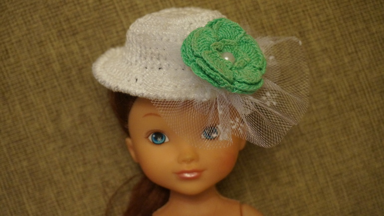 Шапочки для Ваших куколок.