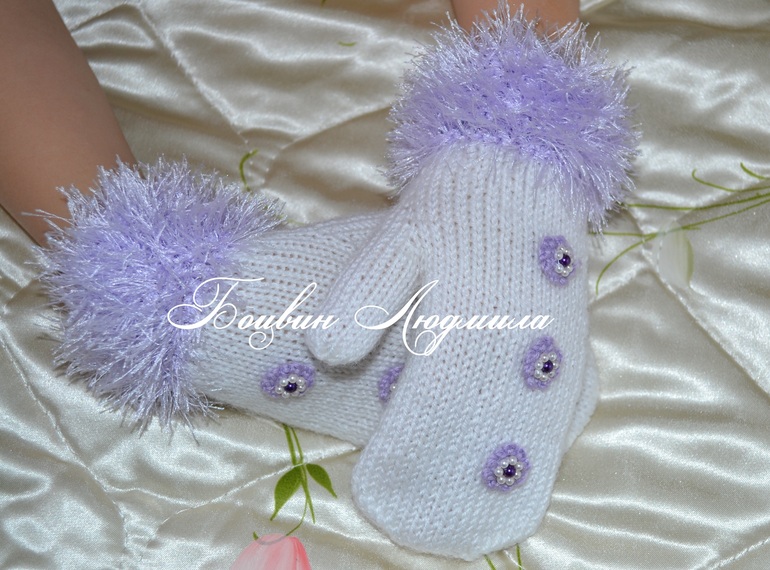 Варежки "Снежные цветы"