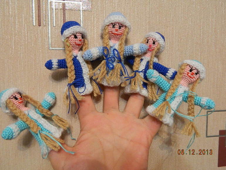 Снегурочки не отстают))