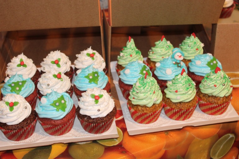 новогодние капкейки с меренгой