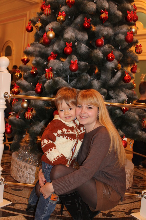 Наша первая елка в театре))