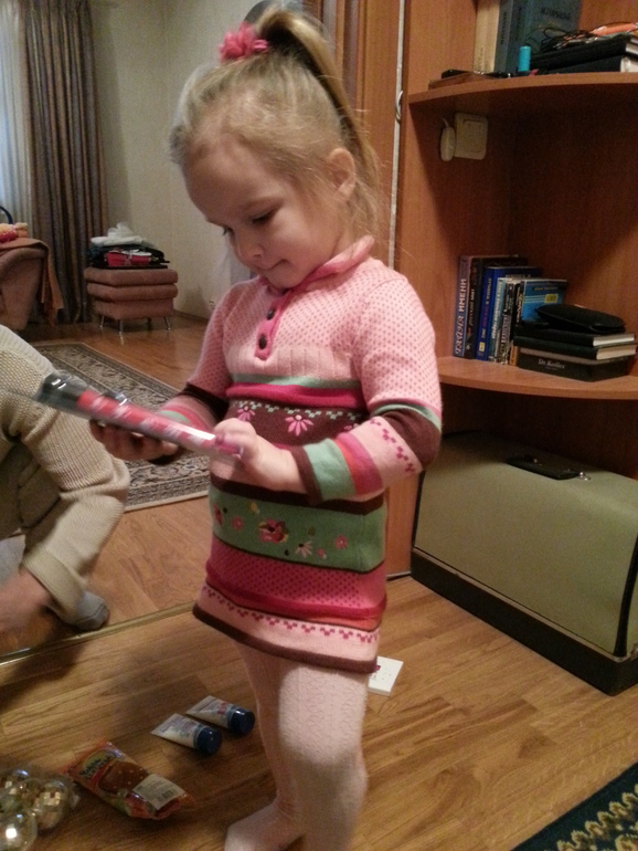 И много, много радости детишкам принесла! Только не елочка, а наша расчудесная Снегурочка)))