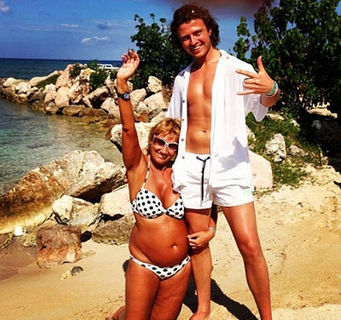 Любви все возрасты покорны)))))