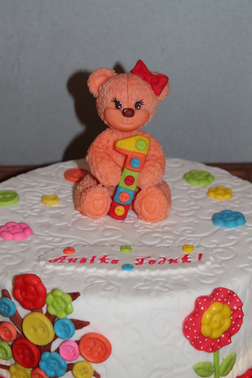 Торт с мишкой и пуговичками.3.7кг.