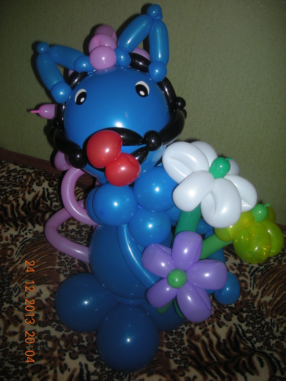Новогодняя лошадка из шаров!!!!!!