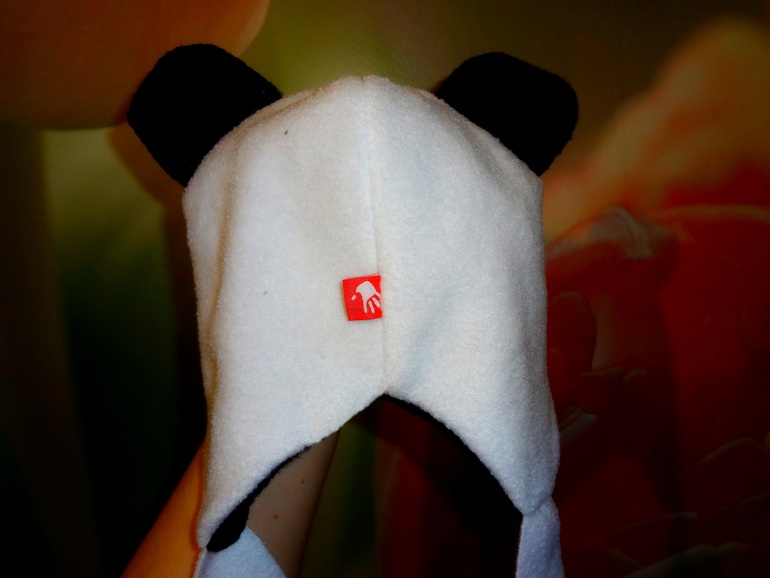 Шапка-панда.