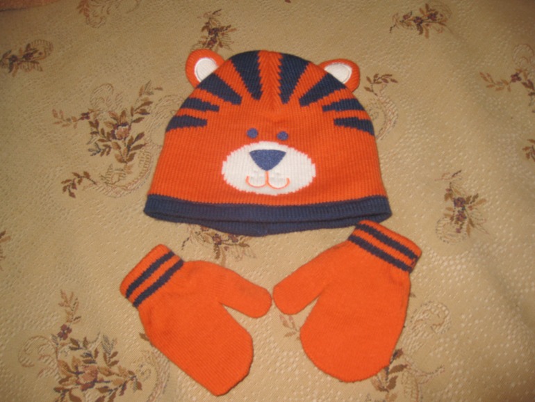 Carters Новый комплект шапка с тигрой + варежки