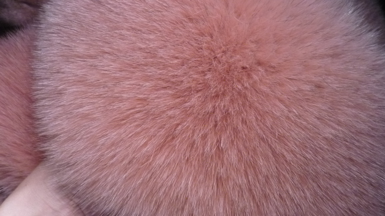 Меховые помпоны на любой вкус!  Песец, Енот, Кролик.