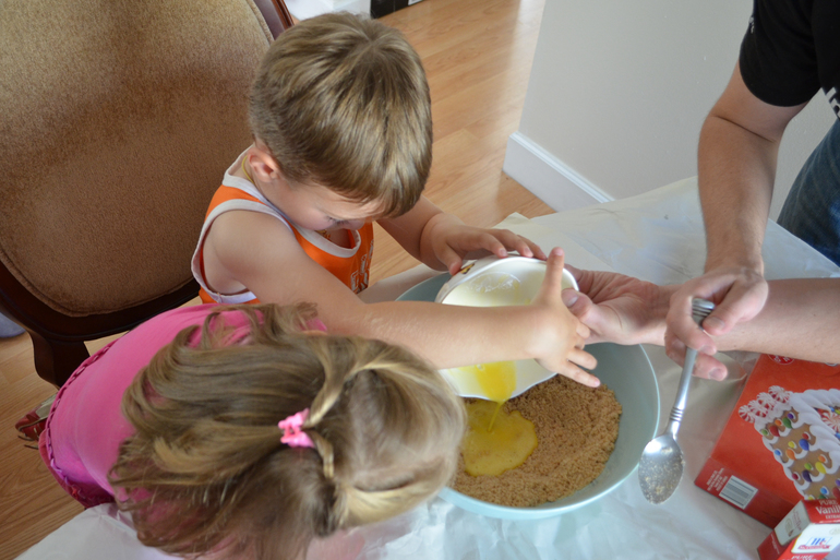 Наш первый Домик из печенья и просто печенья))) 3г.8мес.