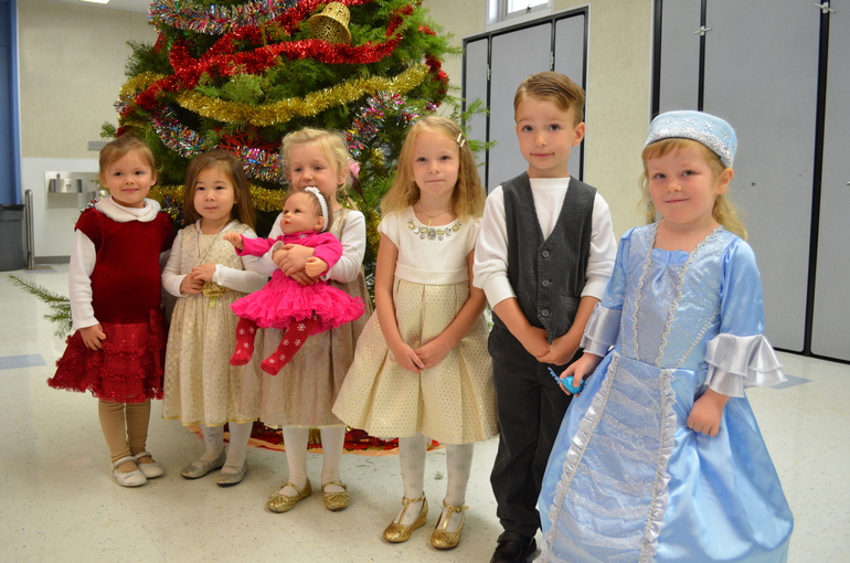 Новогодний утренник в русском детском клубе, 14 декабря 2013г