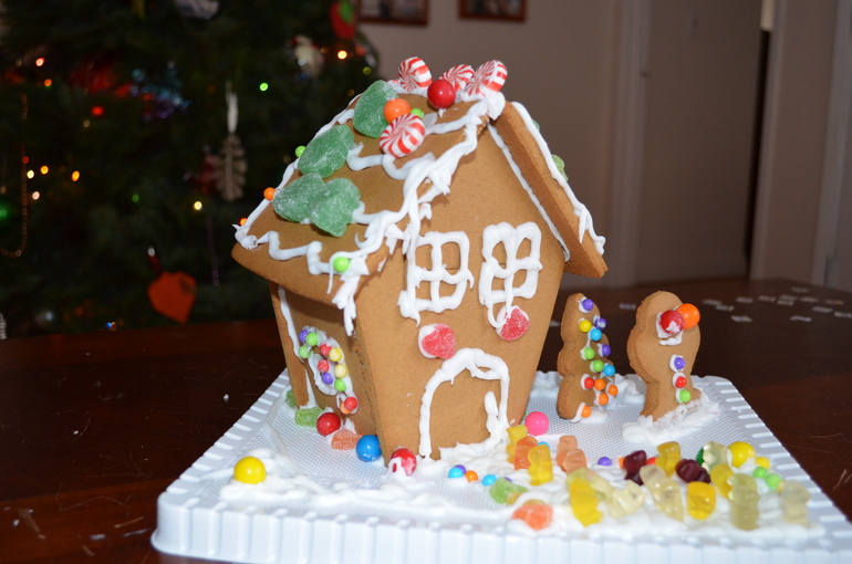 Наш первый Домик из печенья и просто печенья))) 3г.8мес.