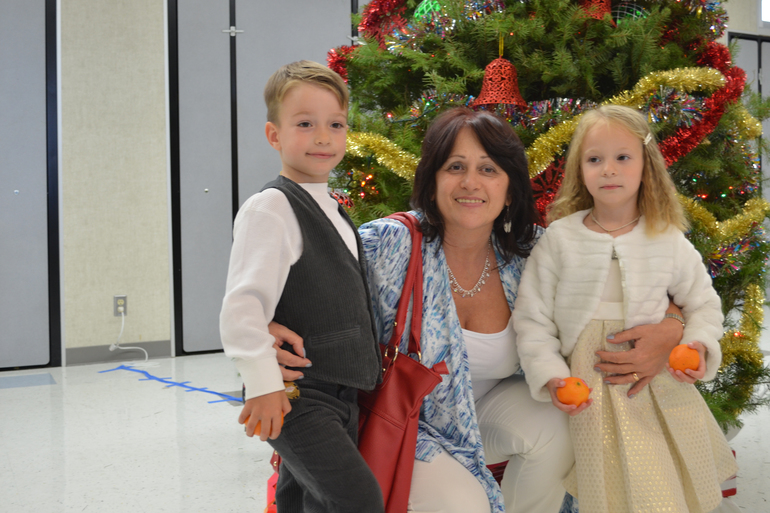 Новогодний утренник в русском детском клубе, 14 декабря 2013г