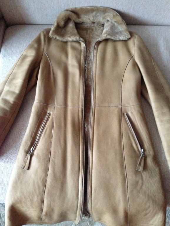 Женская дубленка 42 размер. Удобная и теплая.
