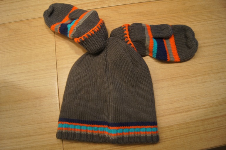 Пристрою НОВУЮ шапочку с варежками