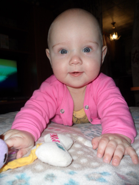 Ползает, но не переворачивается с живота на спинку. Есть ли среди нас еще такие индивиды?