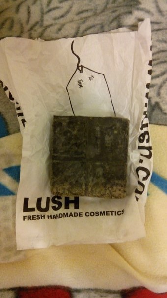 lUSH Хна чёрная 4 кусочка отдам за 300р