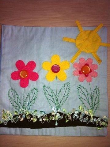 Солнце, цветы и тучи