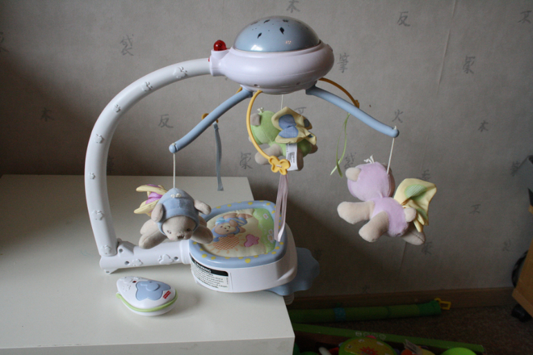 Комплект в кроватку + Мобиль-проектор Fisher Price. 2500. Москва, Юго-Запад