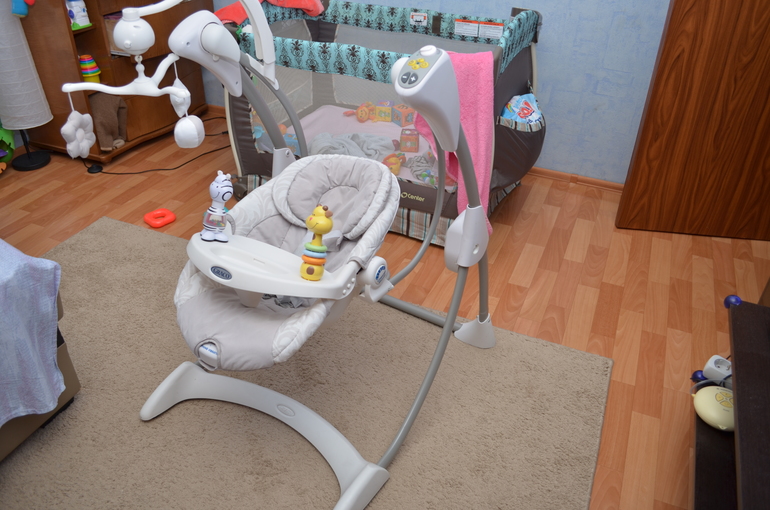 Продам качели Graco б/у