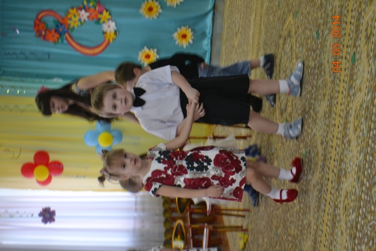 Первый ВОСЬМИМАРТОВСКИЙ утренник в саду)
