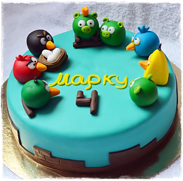 Angry Birds cake...