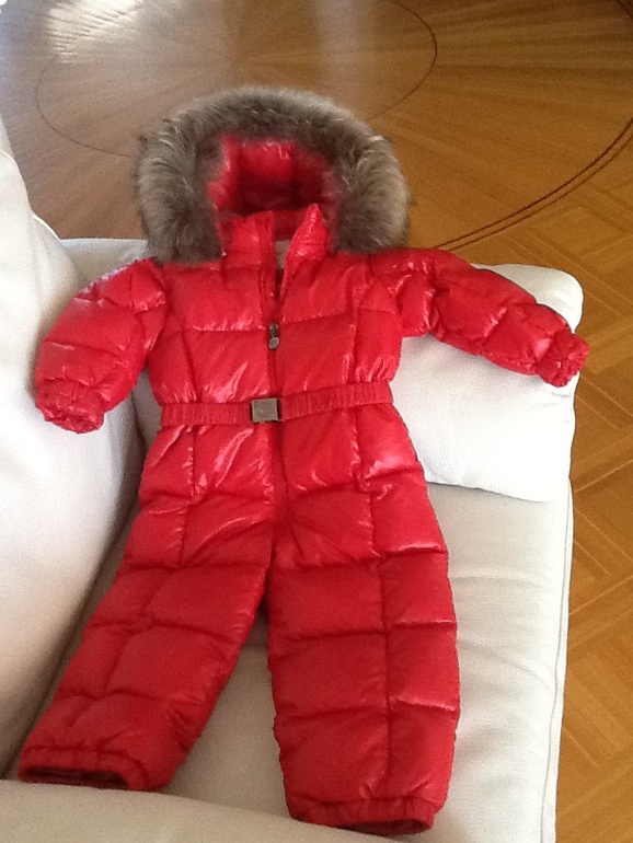 Продаю костюм Moncler в хорошем состоянии 8500