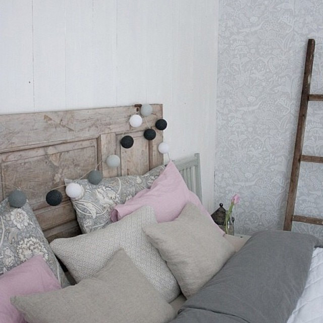 Самые нужные вещи. Старая деревянная дверь