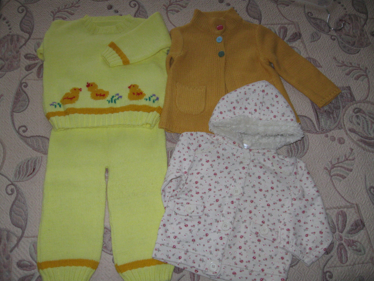 Джинсовый комбинезон, кофты на 2-3 года