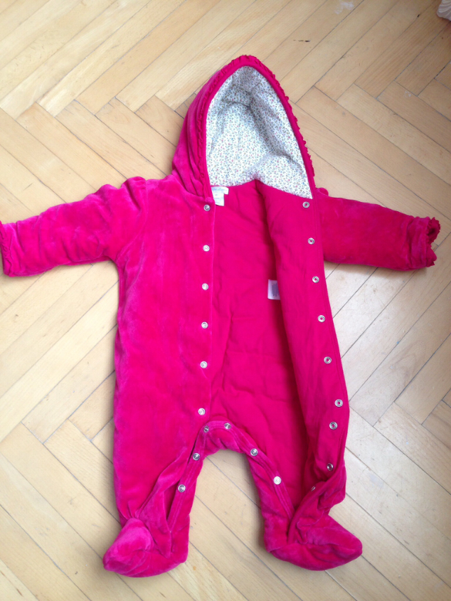 Продам весенний комбинезон фирмы Ralph Lauren на 3-6 месяцев.