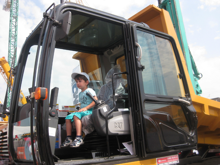 выставка строительной техники СТТ2014